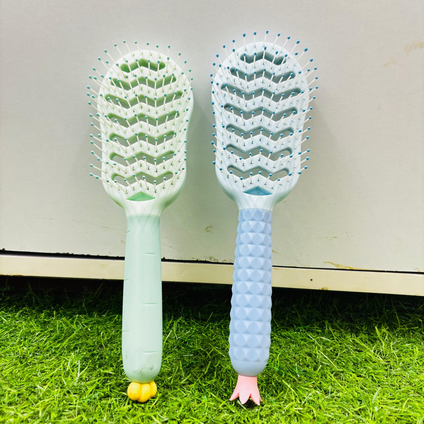 Cartoon Foot Paddle Brush