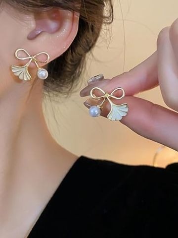 Elegant Leaf Pearl Earrings